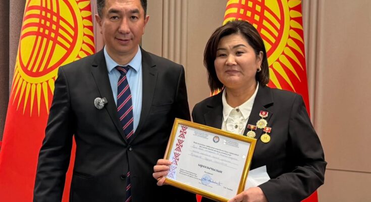 Сүрөттө Нурсыйда Базаркулова жана Тилек Текебаев